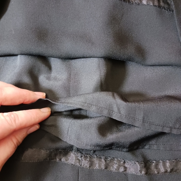 BCBGeneration Black Tulip Layer Tiered Flutter Detailed Skirt Size 4 - Picture 6 of 7